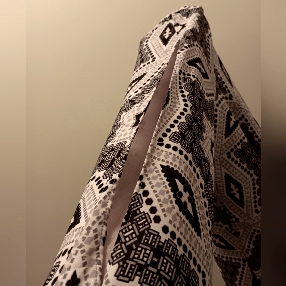 Cato EUC Women's HiLo Blouse, Size Large, Sleeve Split, Lightweight - Picture 11 of 11